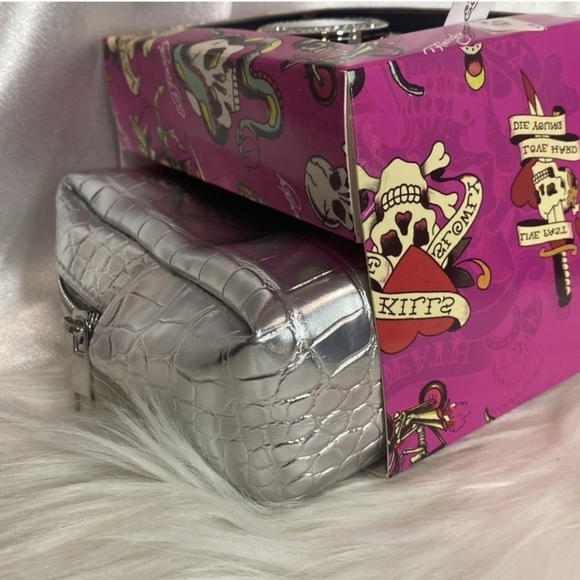 ❎️‼️ 1 Left ‼️❎️ Ed Hardy women Rhinestone black watch Cosmetic pouch Attached - Picture 8 of 9